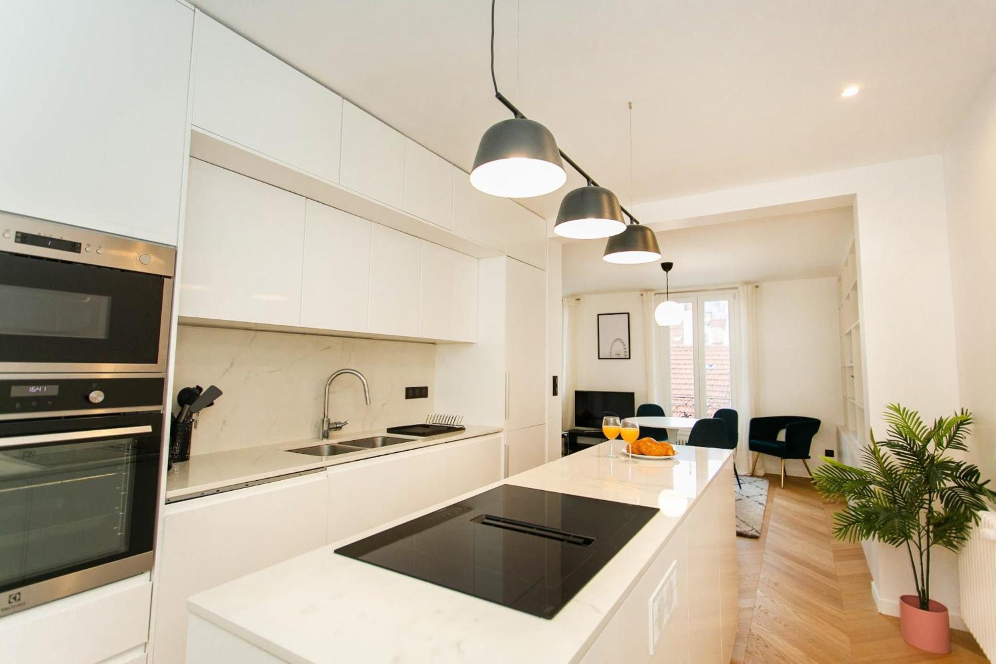 Apartment Haussmann - 2br Near Champs-elysees - Cityapartmentstay *