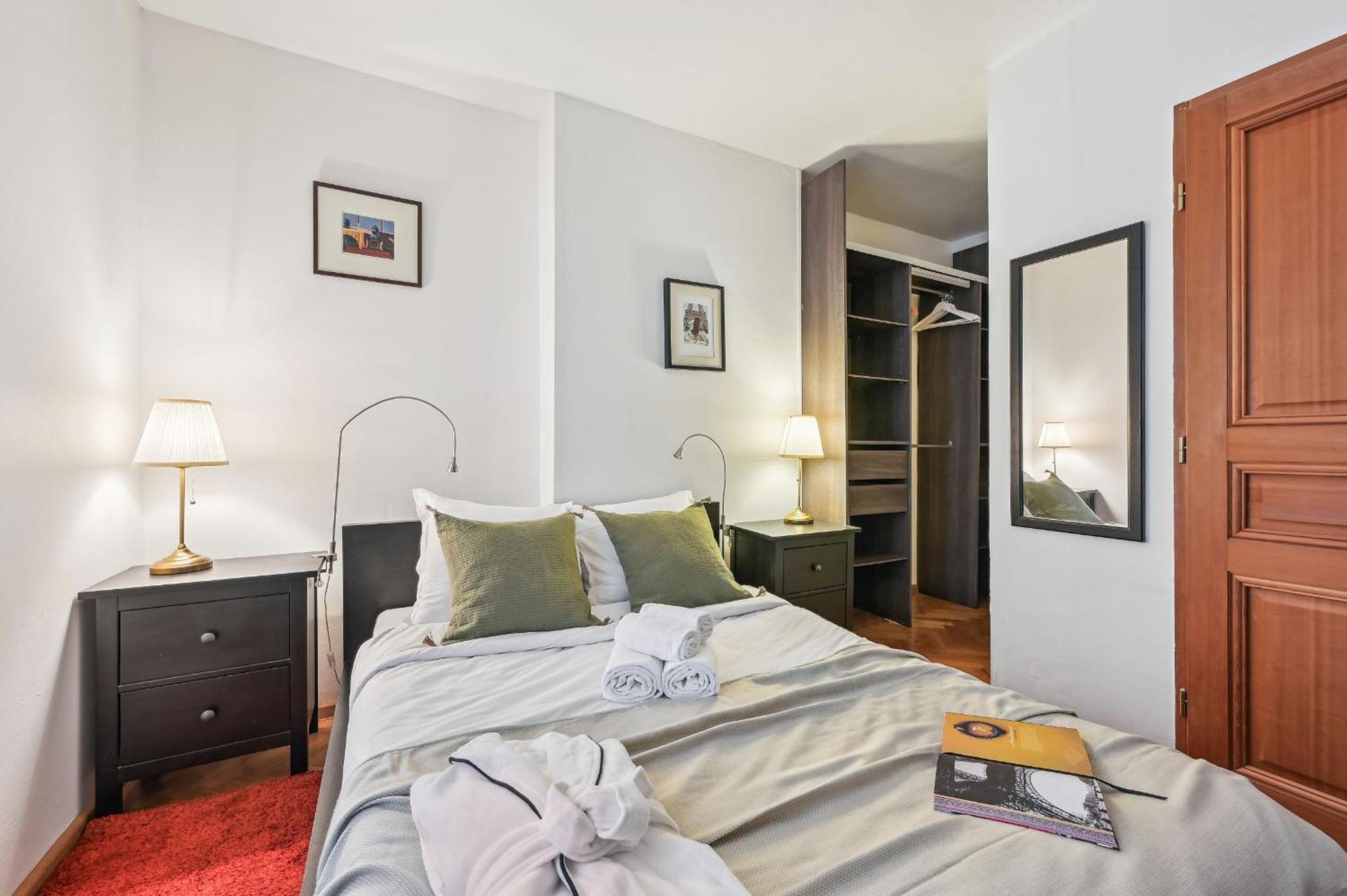 Eiffel Tower & Des Invalides - 1br - Cityapartmentstay Paris