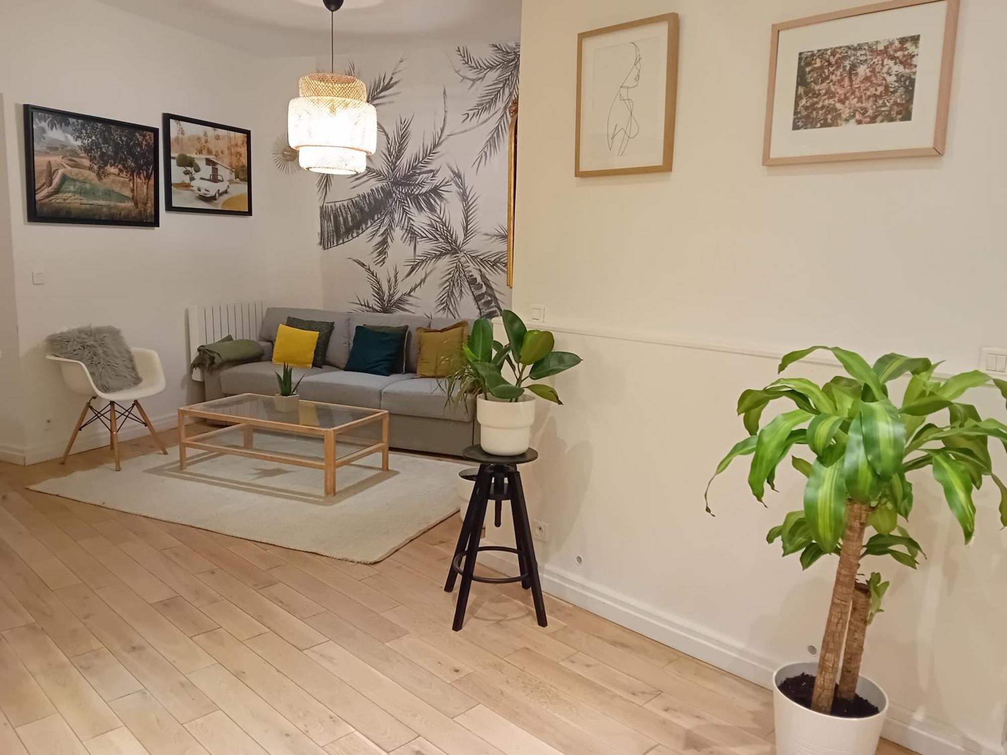 Center Paris, Amusing2bed Room,68sqm-5 Mins Eiffel Tour And Louvre Meusm ,gare Montparnasse ,front Metro Apartment Paris