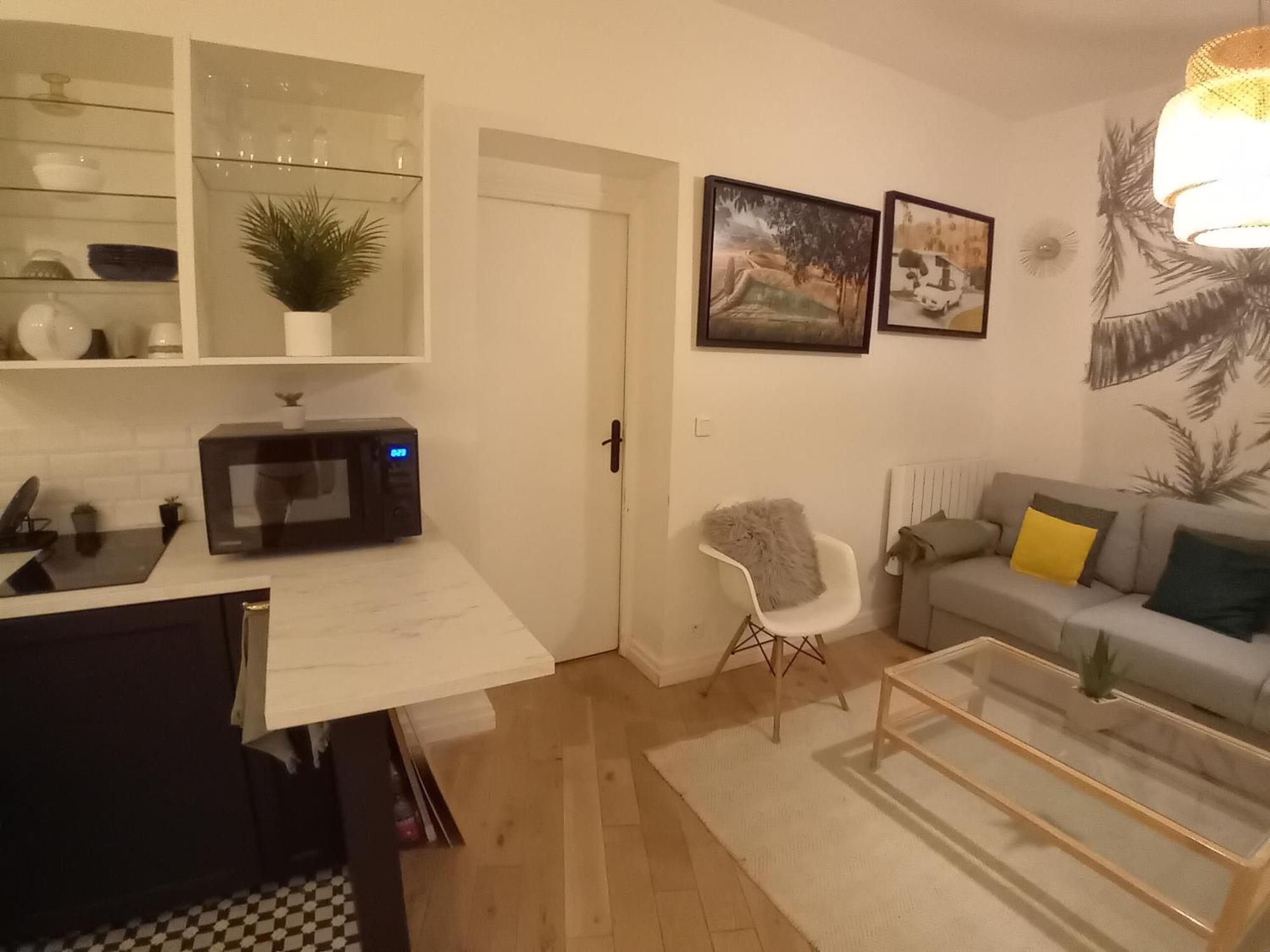 Center Paris, Amusing2bed Room,68sqm-5 Mins Eiffel Tour And Louvre Meusm ,gare Montparnasse ,front Metro Apartment Paris