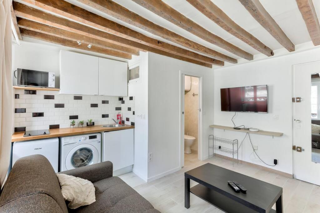 5mn Walk From Oberkampf Metro Station *