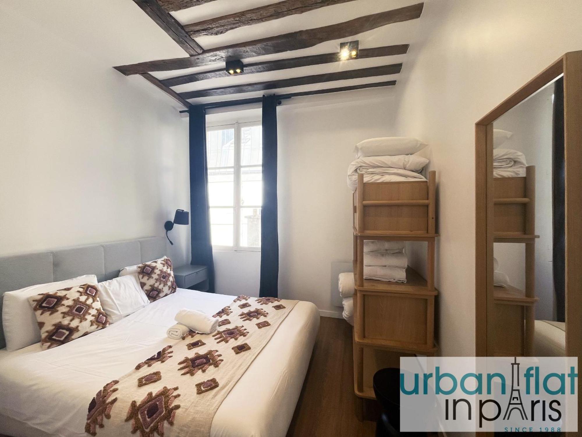 Urban Flat 108 - Stunning 4 Bdr Flat In Apartment Paris