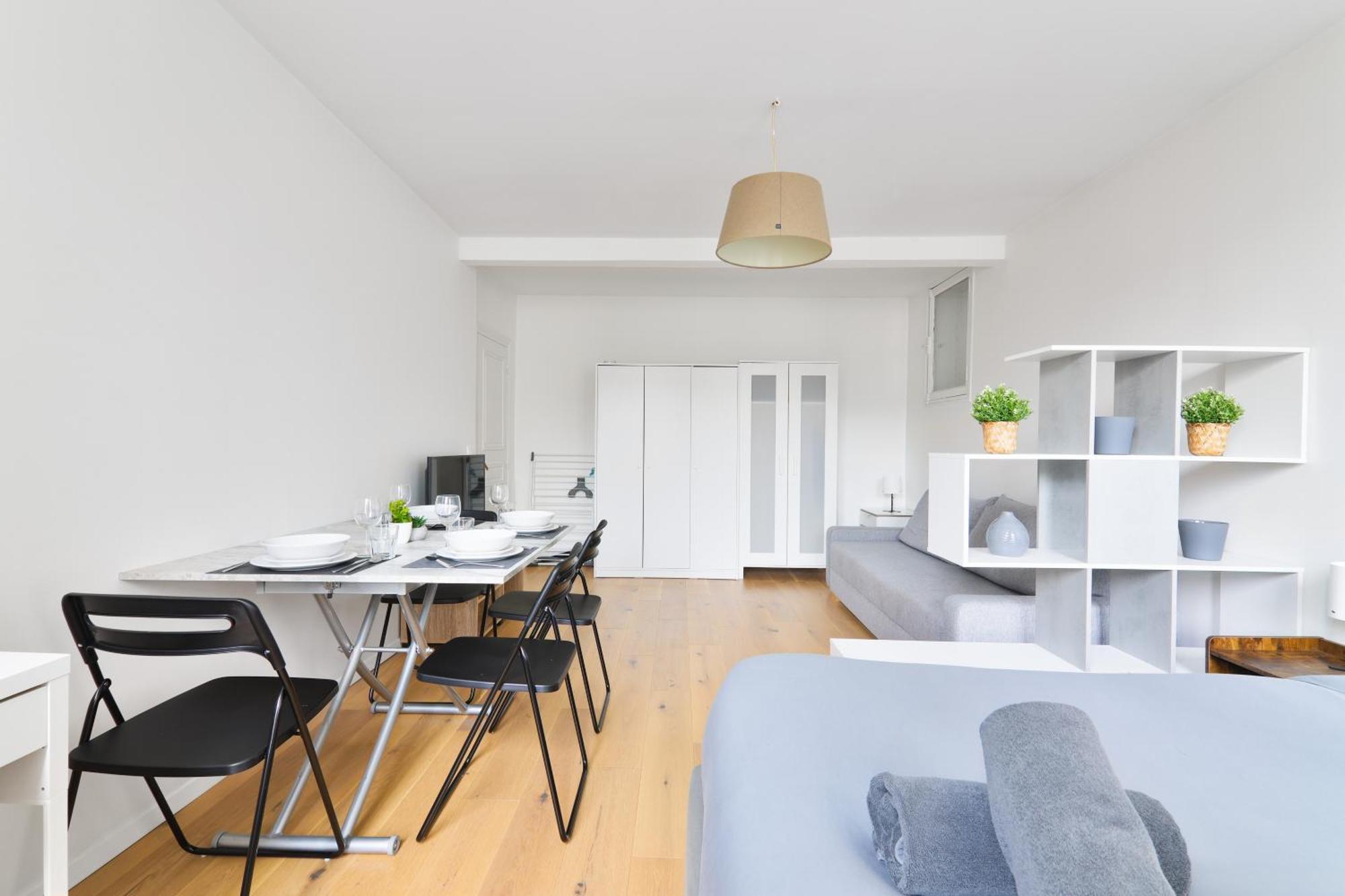 - Quartier Champs-elysees 5 Free Netflix Apartment Paris