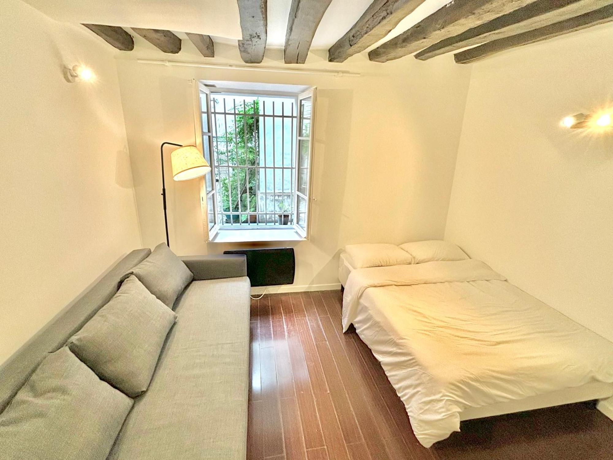 Cozy Near Marais On Rue Trousseau Couette-café
