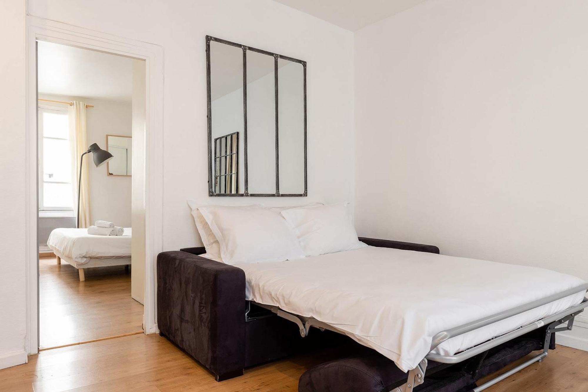 Eiffel Tower & Champ De Mars - Cityapartmentstay Apartment