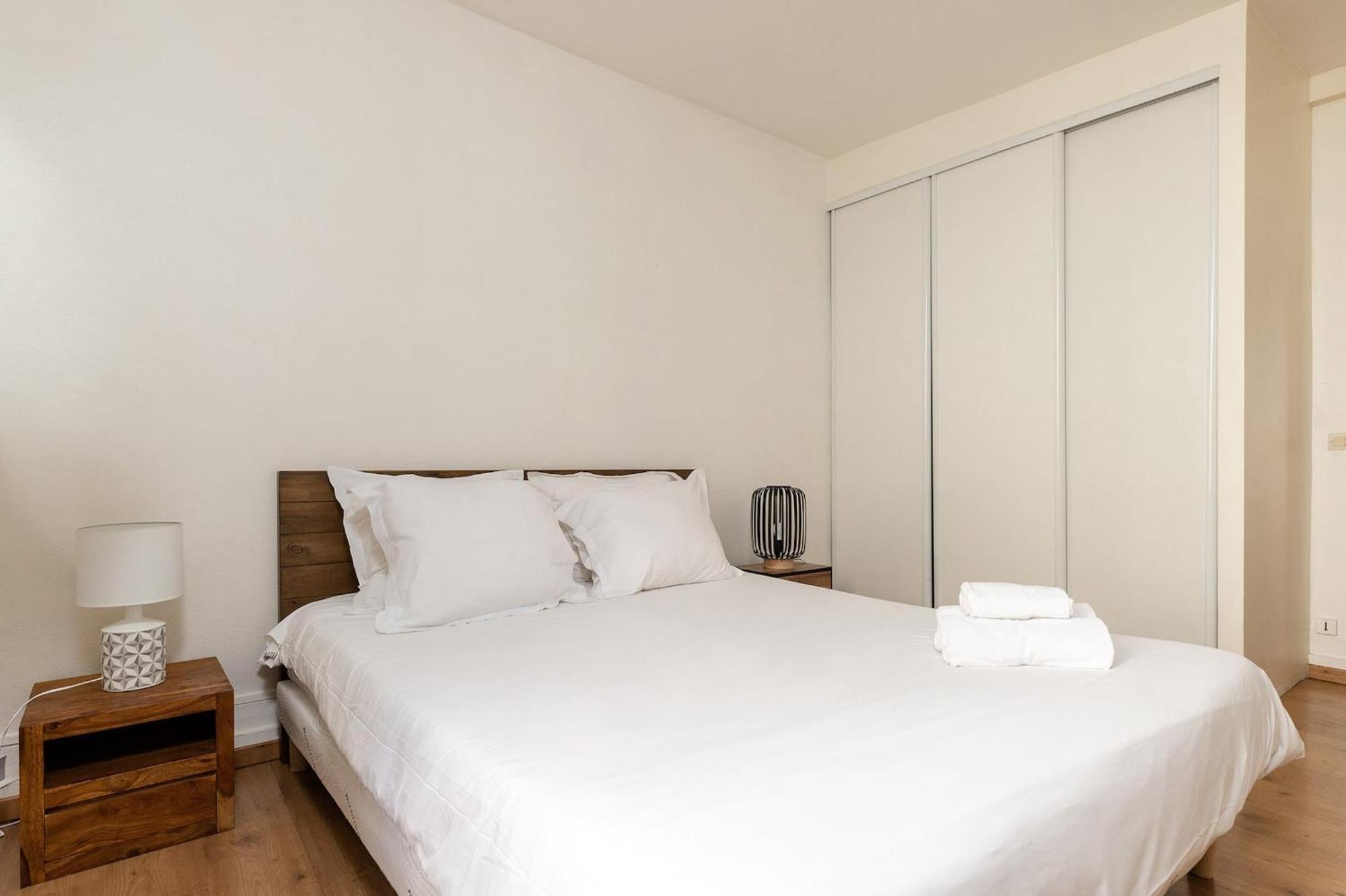 Eiffel Tower & Champ De Mars - Cityapartmentstay * Paris