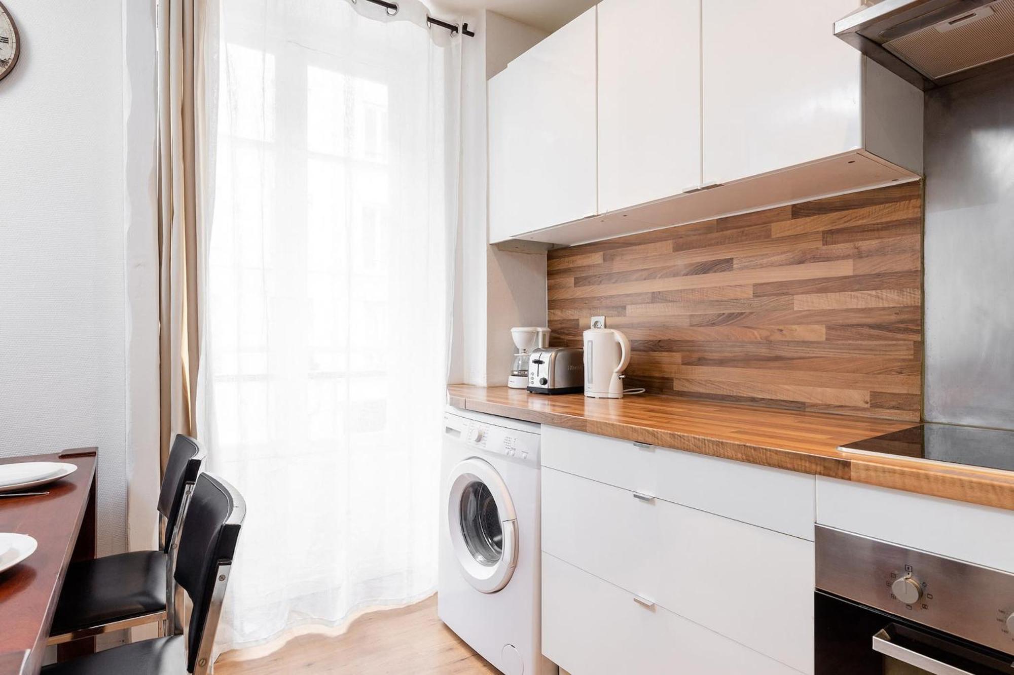 Eiffel Tower & Champ De Mars - Cityapartmentstay Paris