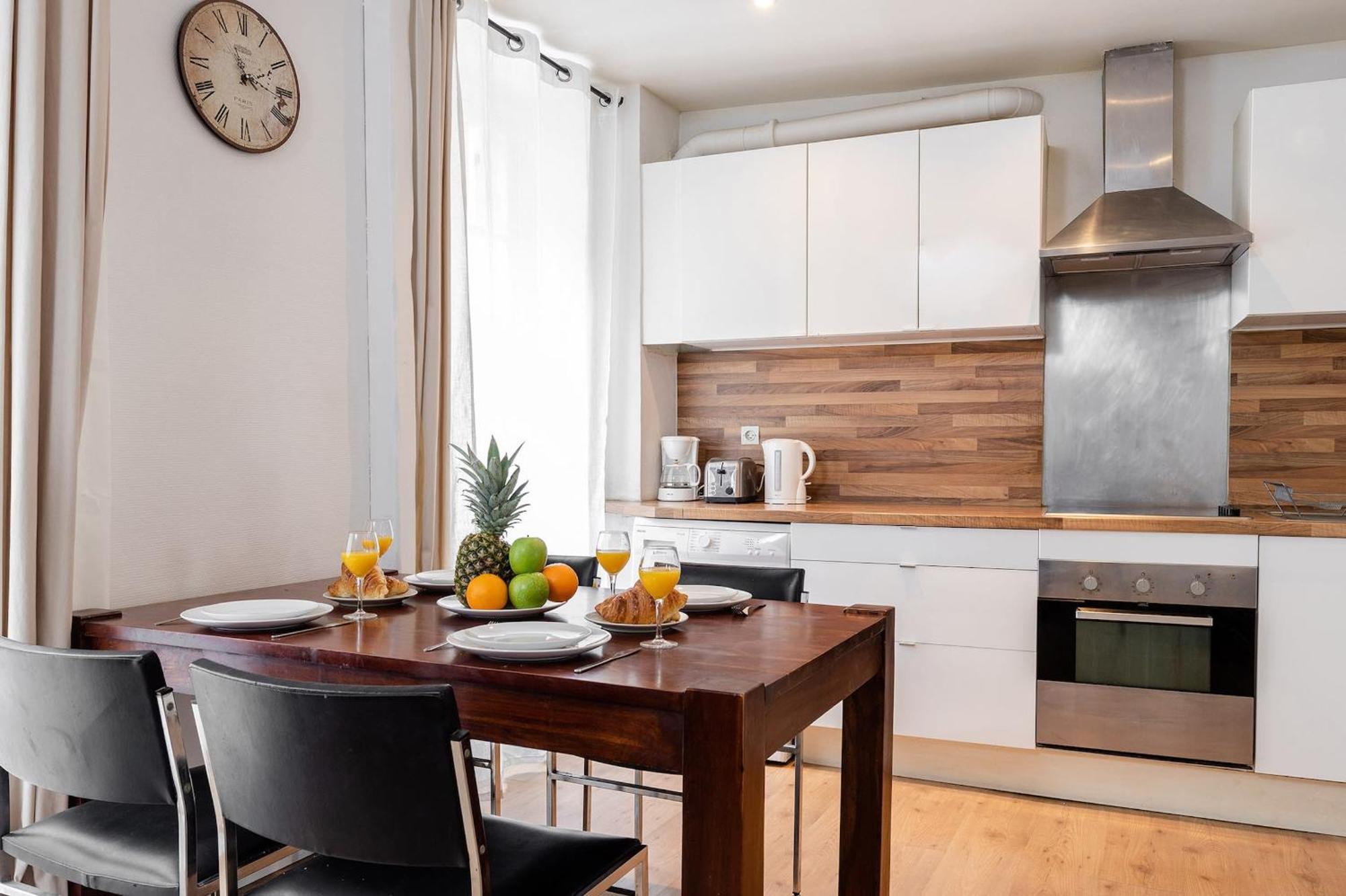Apartment Eiffel Tower & Champ De Mars - Cityapartmentstay Paris