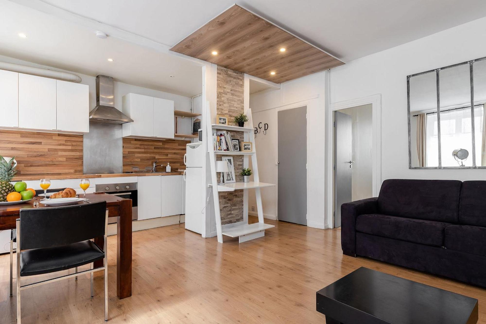 Eiffel Tower & Champ De Mars - Cityapartmentstay *