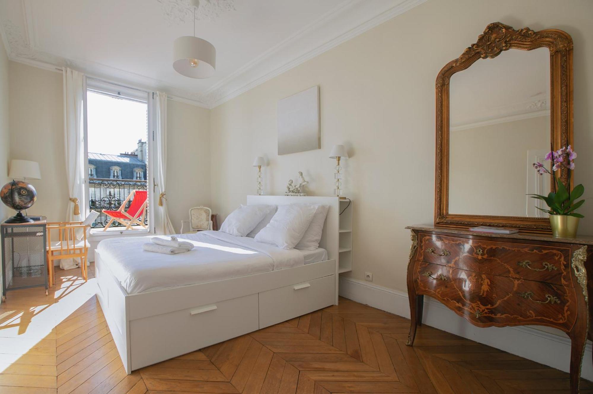 Apartment Typical Haussmannien With Eiffel Tower View - Bm68