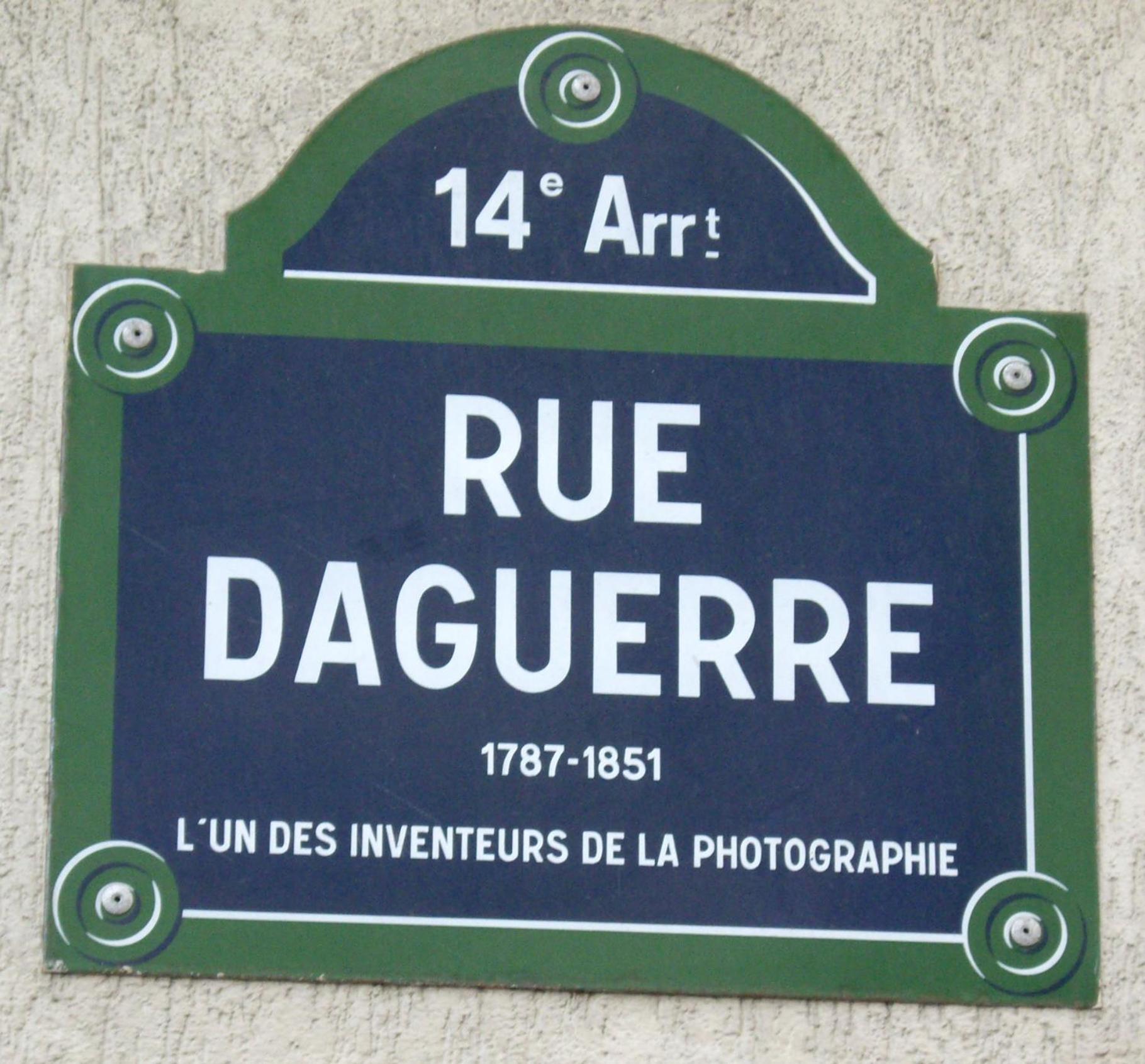 Roger - Montparnasse 14th Apartment *