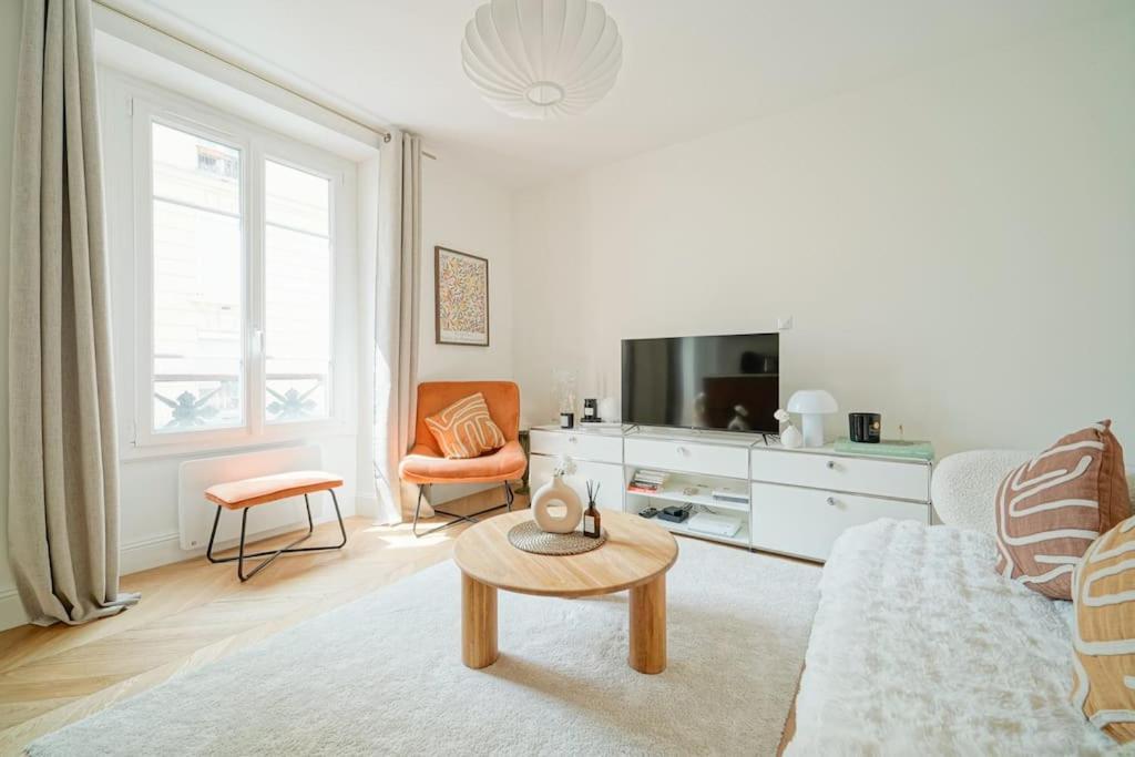 T2 Luxueux Invalides 2 Voyageurs Apartment