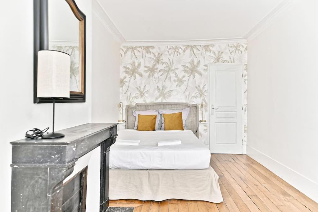 Chic #eiffeltower #champdemars -v Apartment *