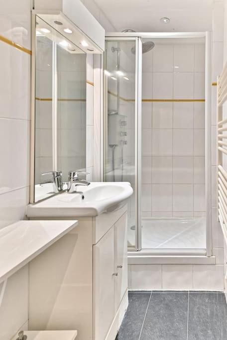 Chic #eiffeltower #champdemars -v Apartment Paris