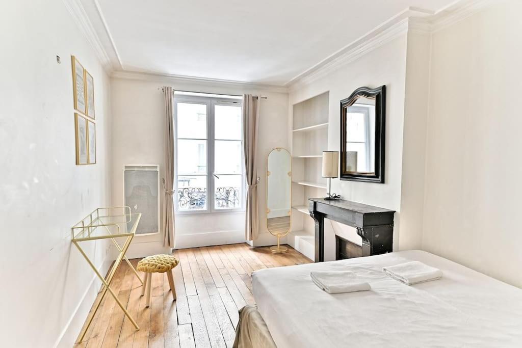 Chic #eiffeltower #champdemars -v Apartment Paris