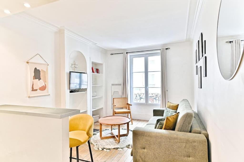 Chic #eiffeltower #champdemars -v Apartment *