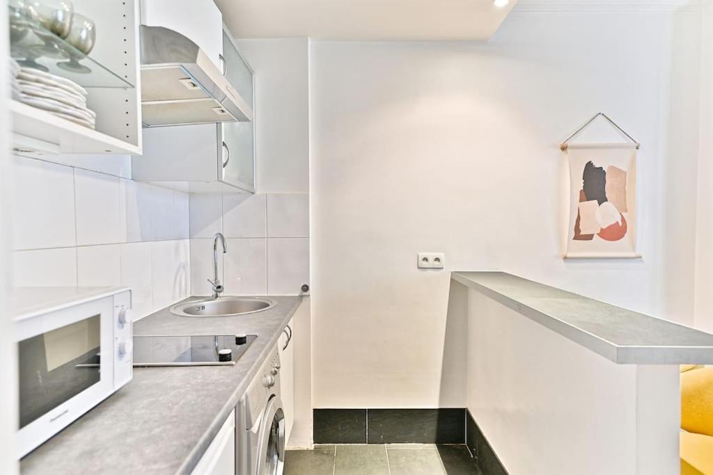 Chic #eiffeltower #champdemars -v Apartment