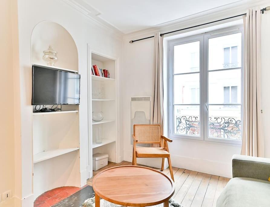 Chic #eiffeltower #champdemars -v Apartment *