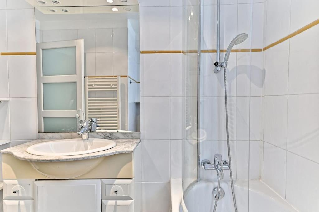 Apartment Chic #eiffeltower #champdemars -v *