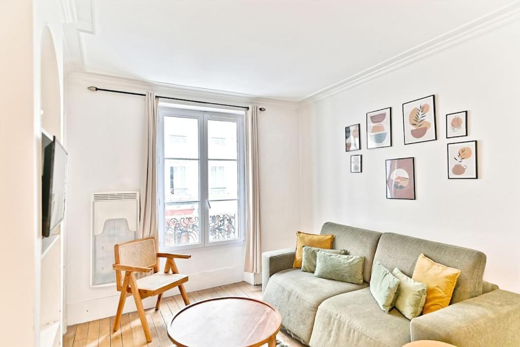 Chic #eiffeltower #champdemars -v Apartment *