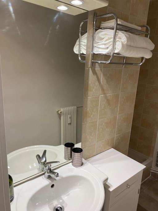 Apartment Au Coeur De Cosy Paris