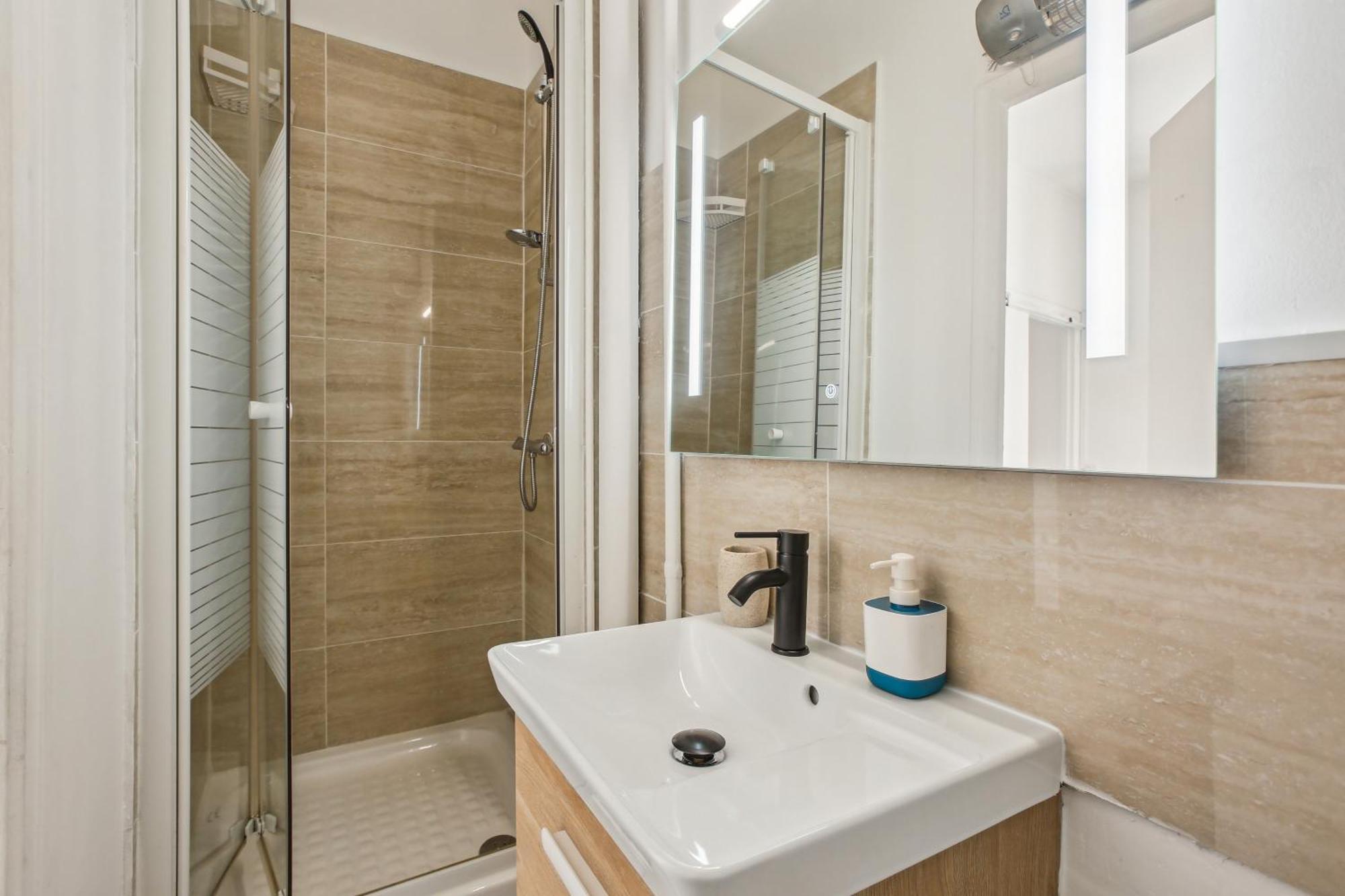 Appartement Chic And Comfortable Paris
