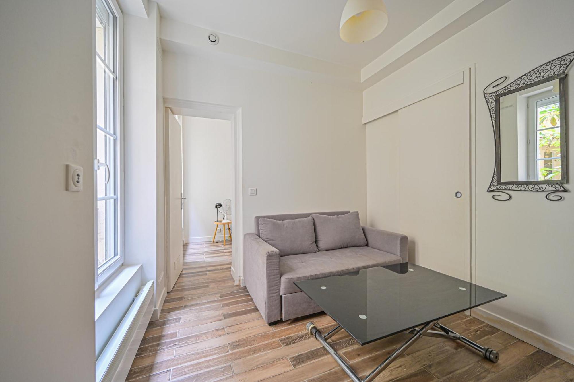 Apartment Truffaut Paris