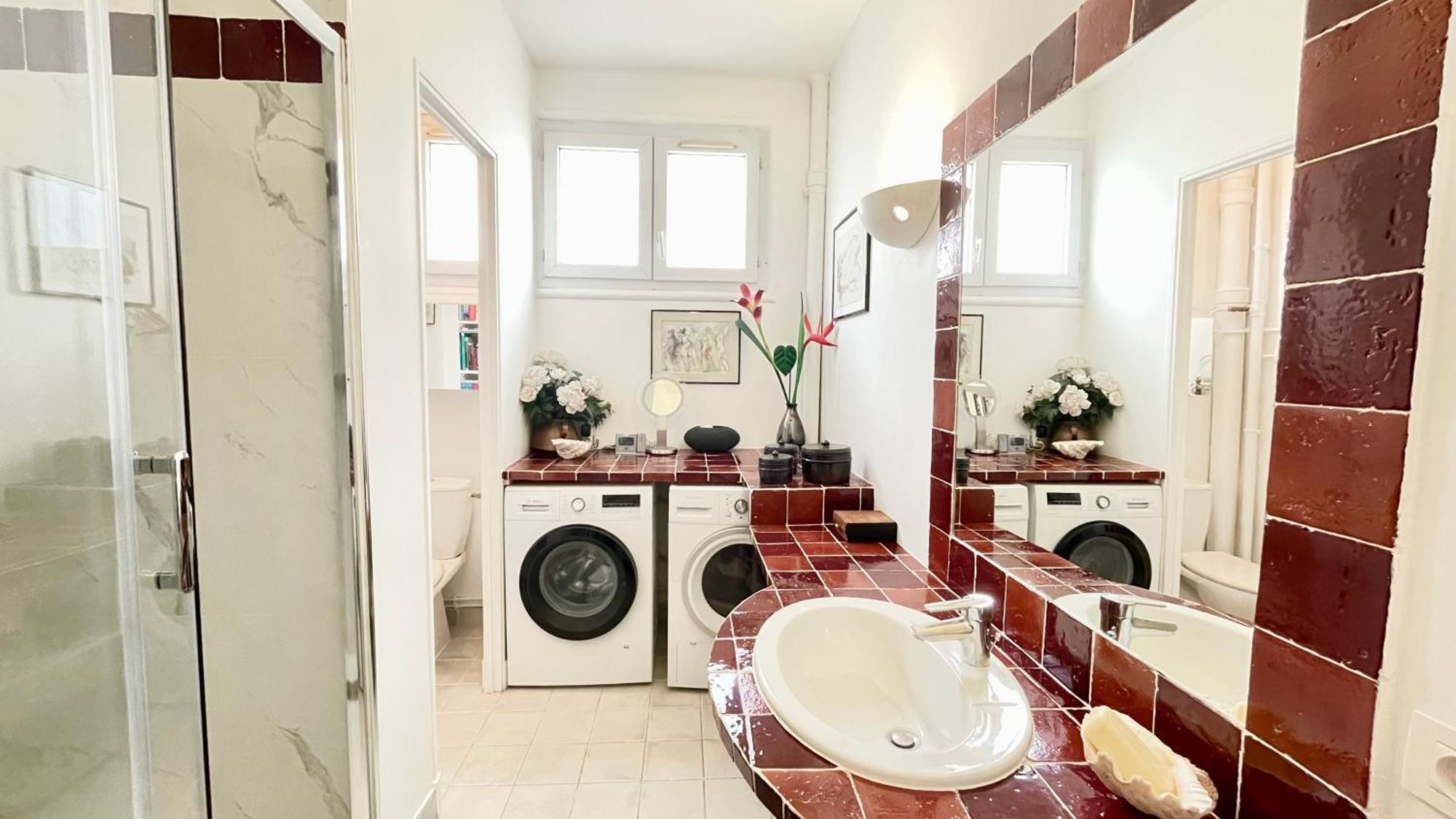 116 - 15eme Elegant Pied-a-terre De 80m2