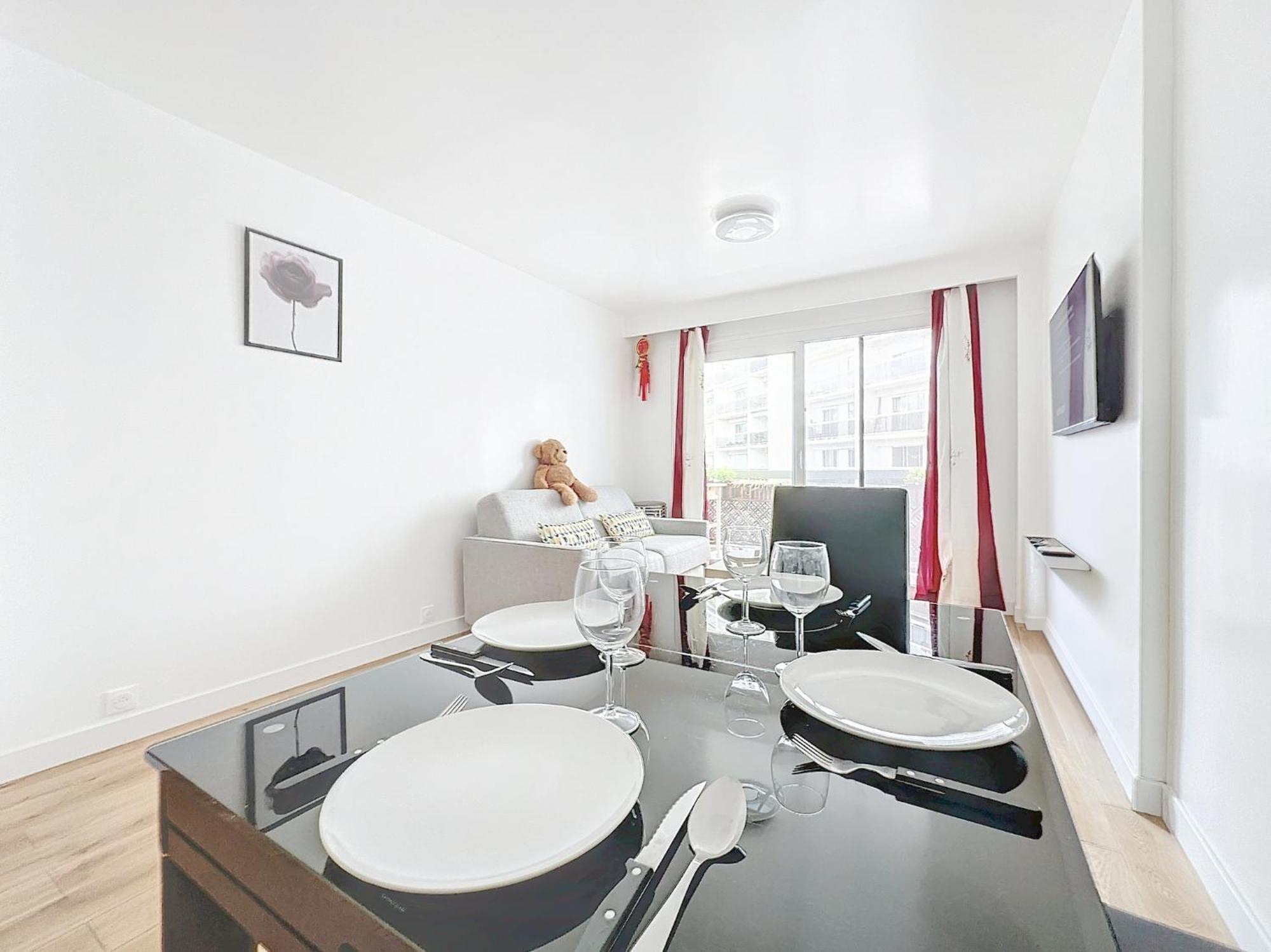 114 - Renove De Luxe Pour 4 Personnes Paris