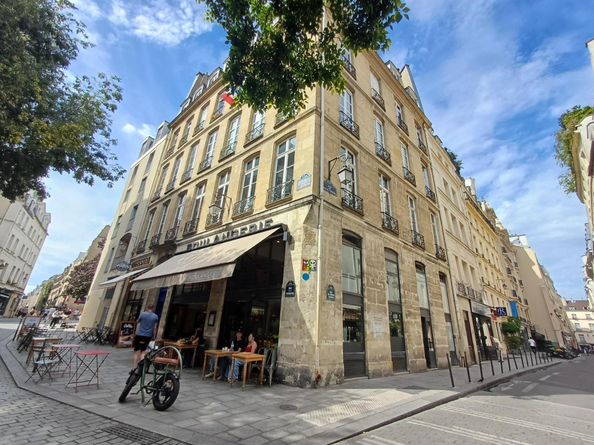 Happy - De Le Marais