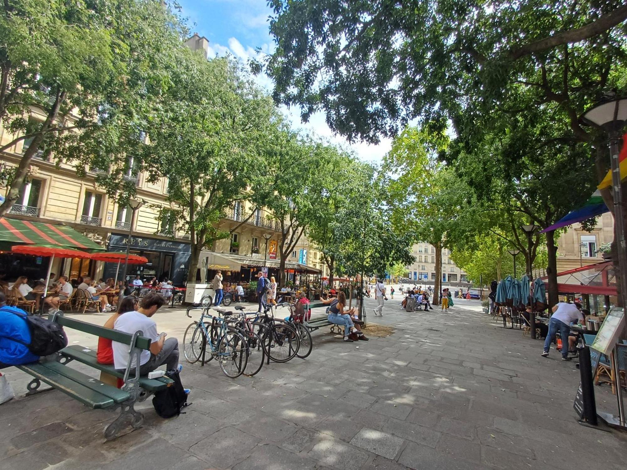 Happy - De Le Marais *