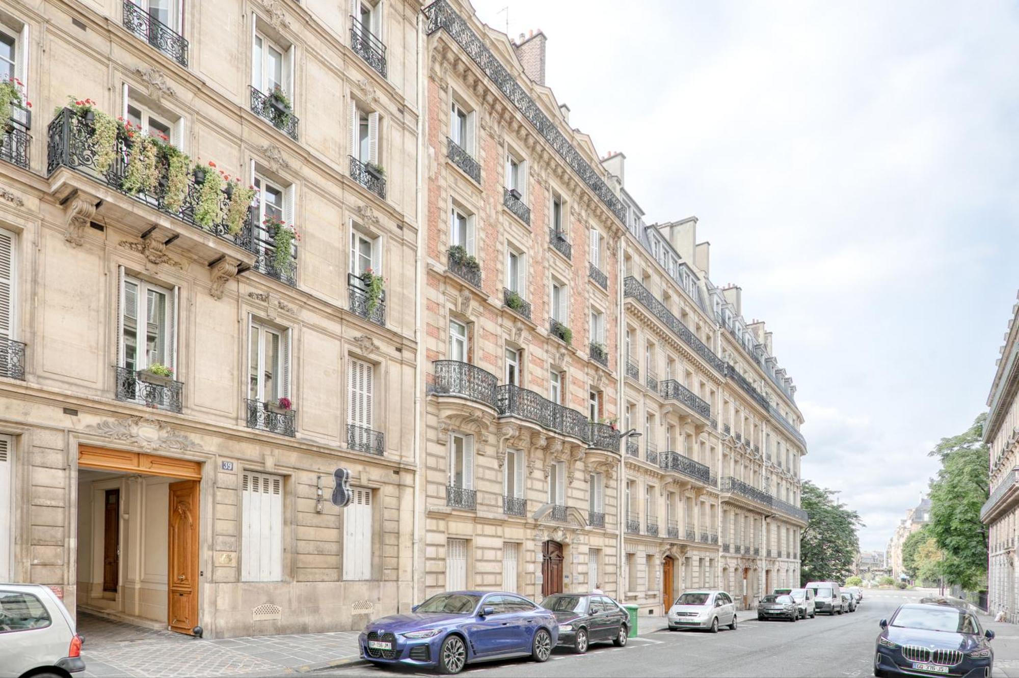 Liege - Saint-lazare, Location Very Apartment Paris