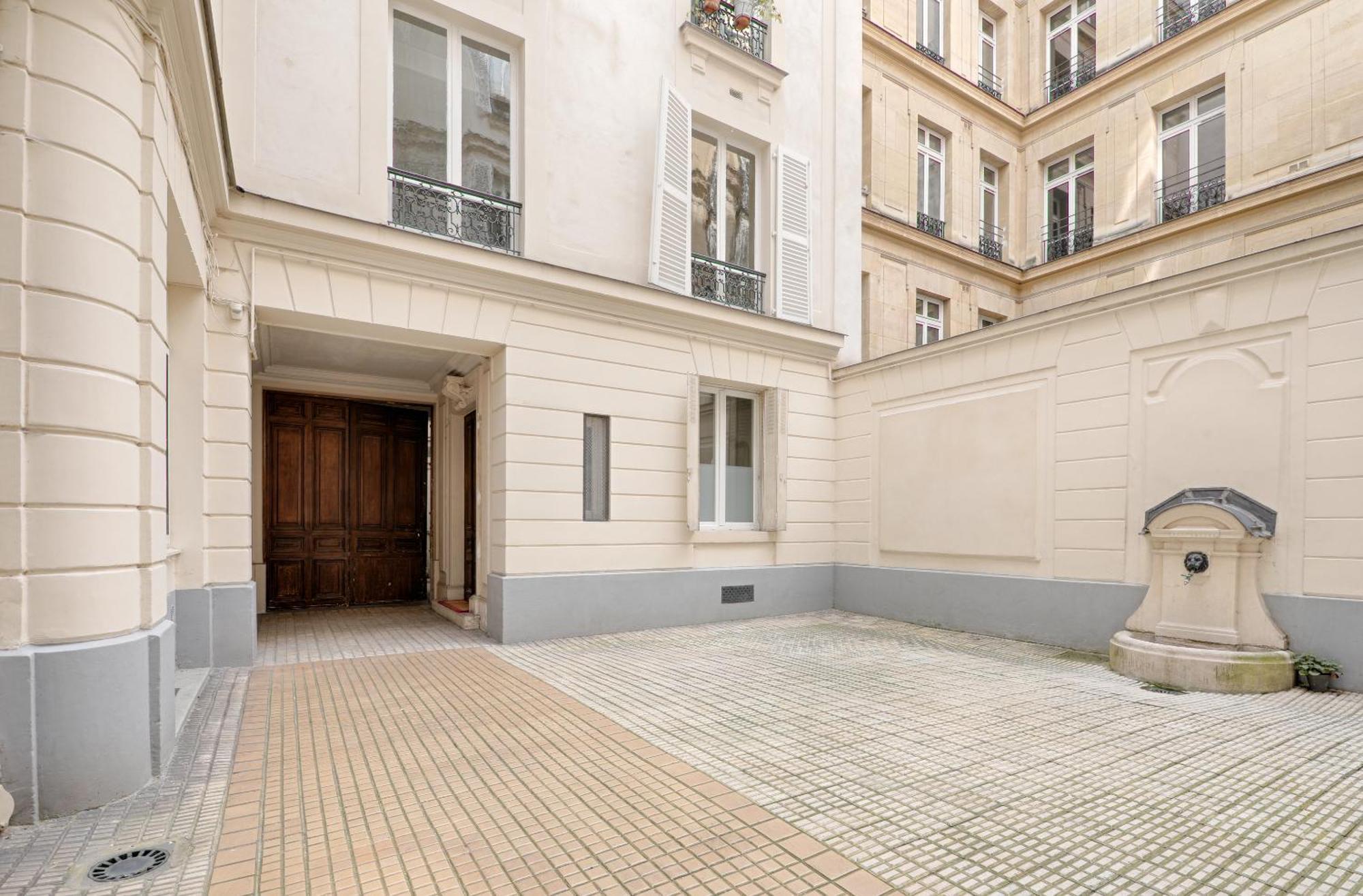 Apartment Liege - Saint-lazare, Location Very Paris