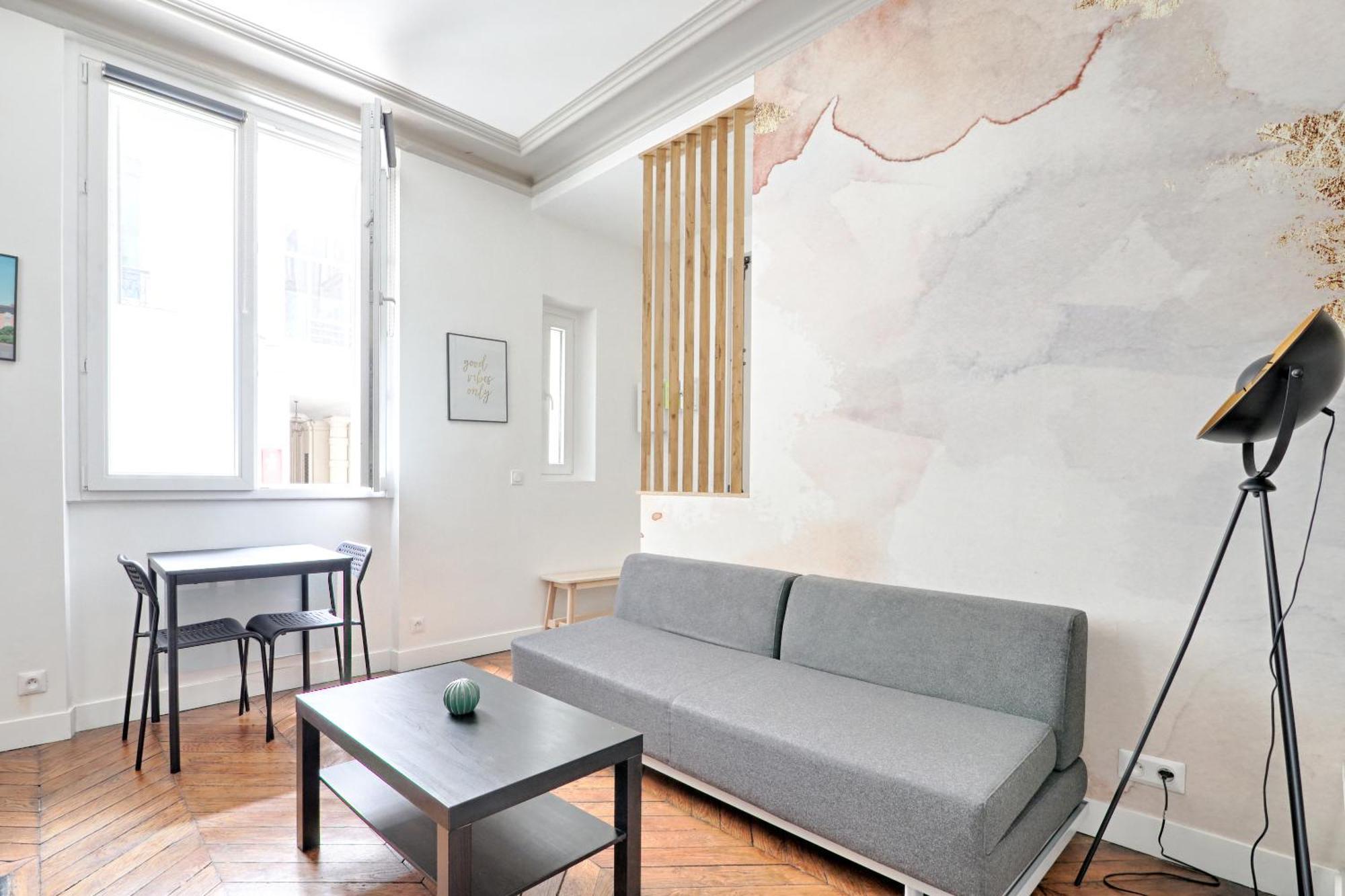 Liege - Saint-lazare, Location Very Apartment Paris