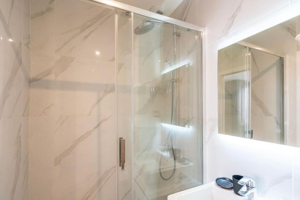 Luxurious With Stylish Design And Comfort - 104 Appartement Paris