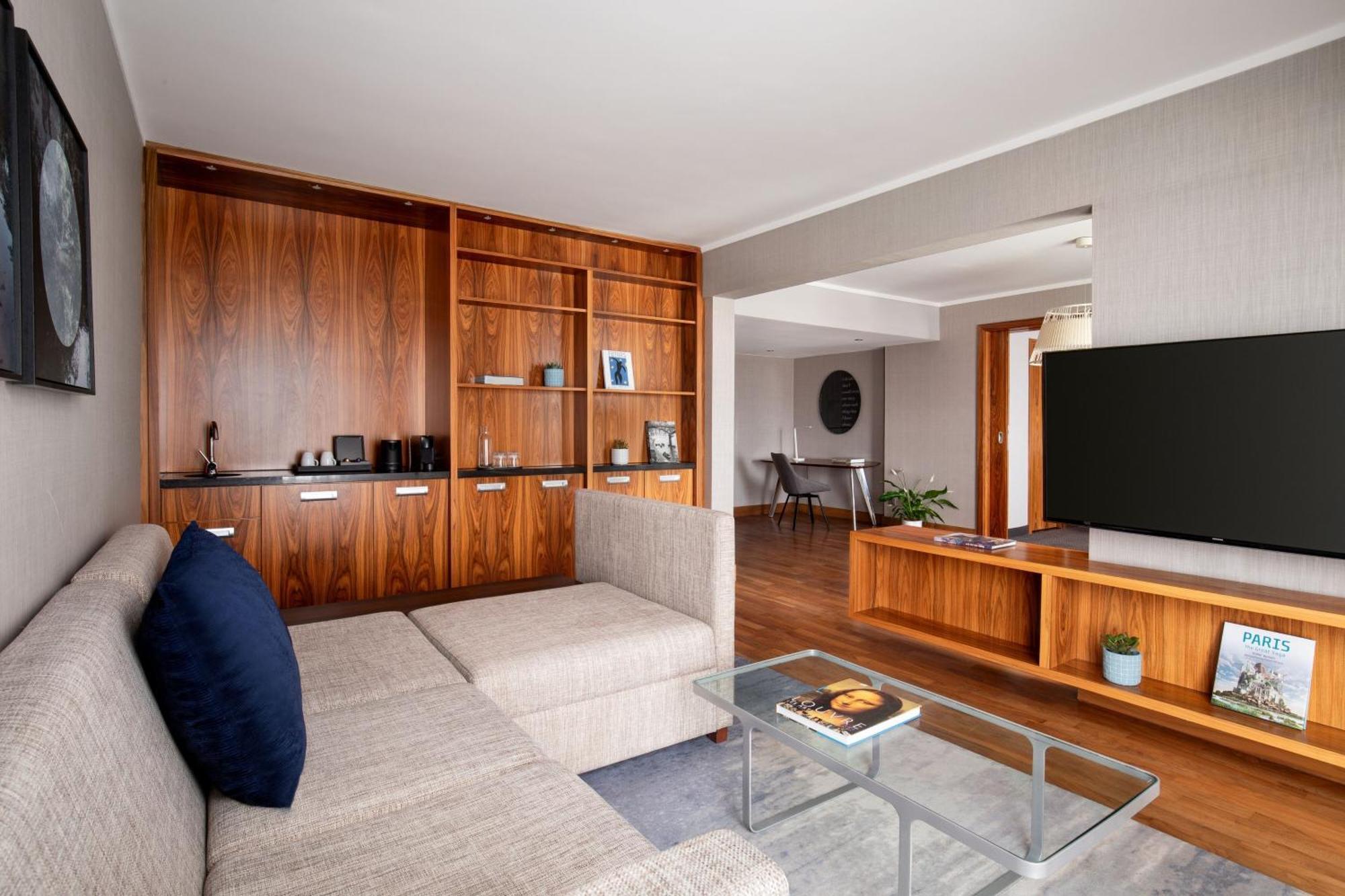 Marriott Rive Gauche & Conference Center Hotel 4*