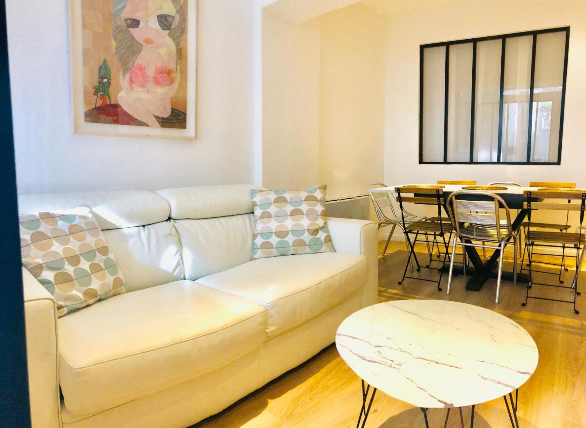 Metro Gambetta Apartment