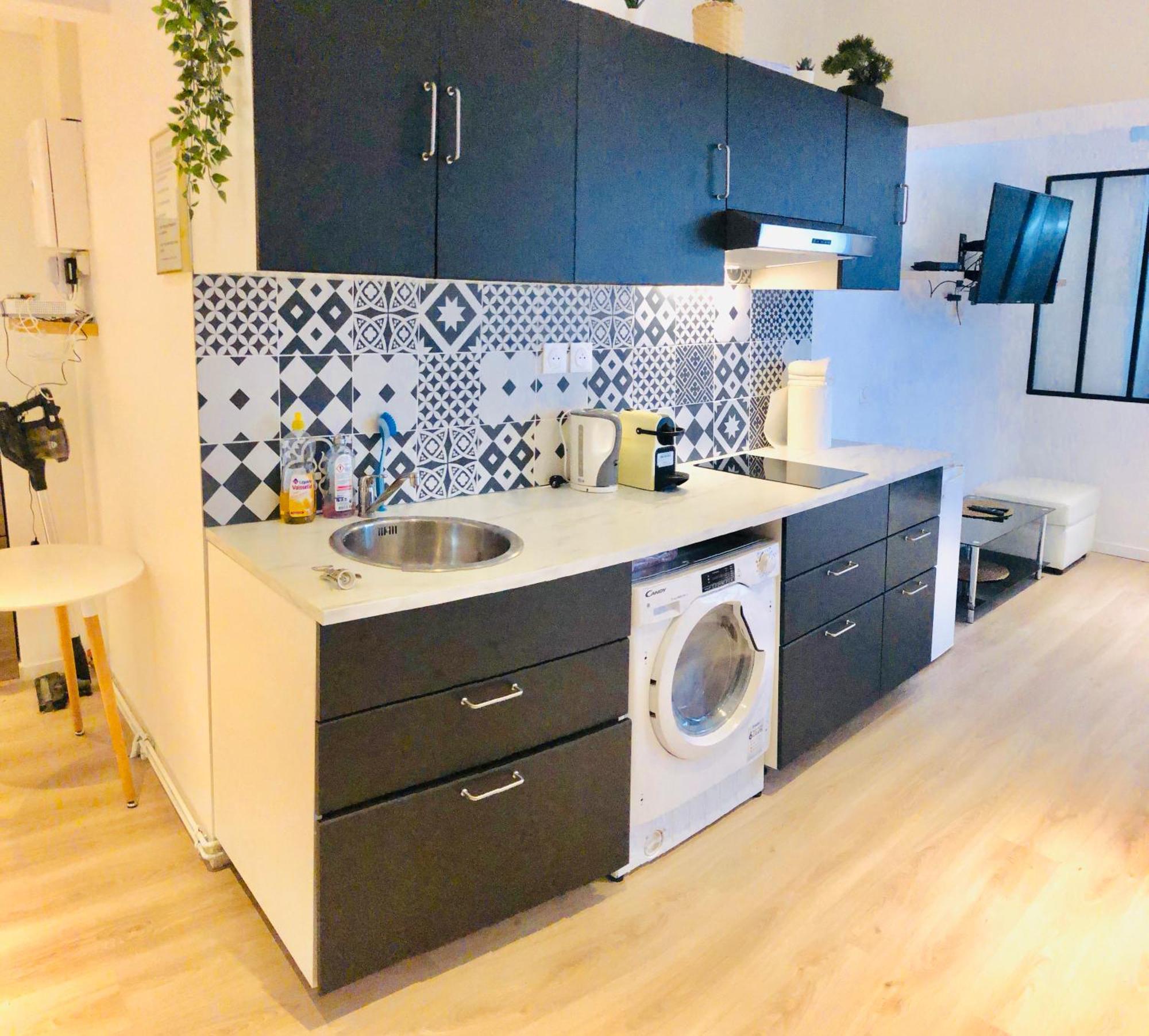 Metro Gambetta Apartment Paris