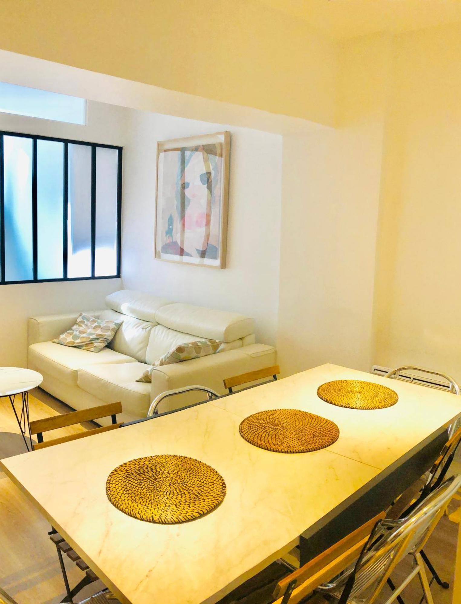 Metro Gambetta Apartment