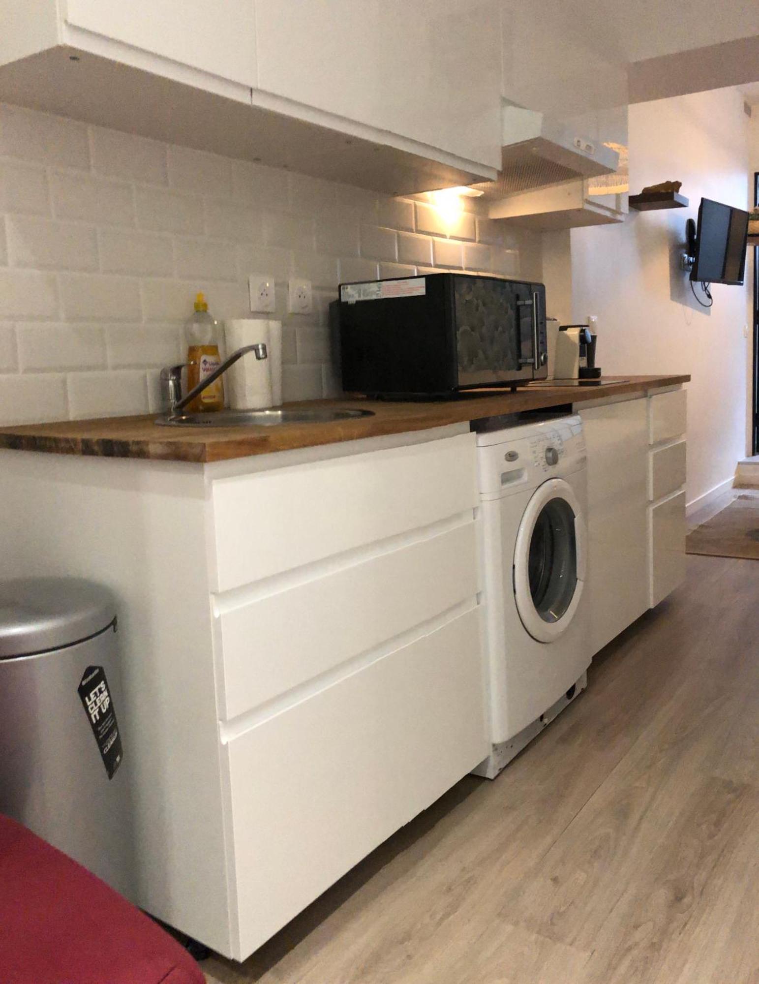 Metro Gambetta Apartment Paris