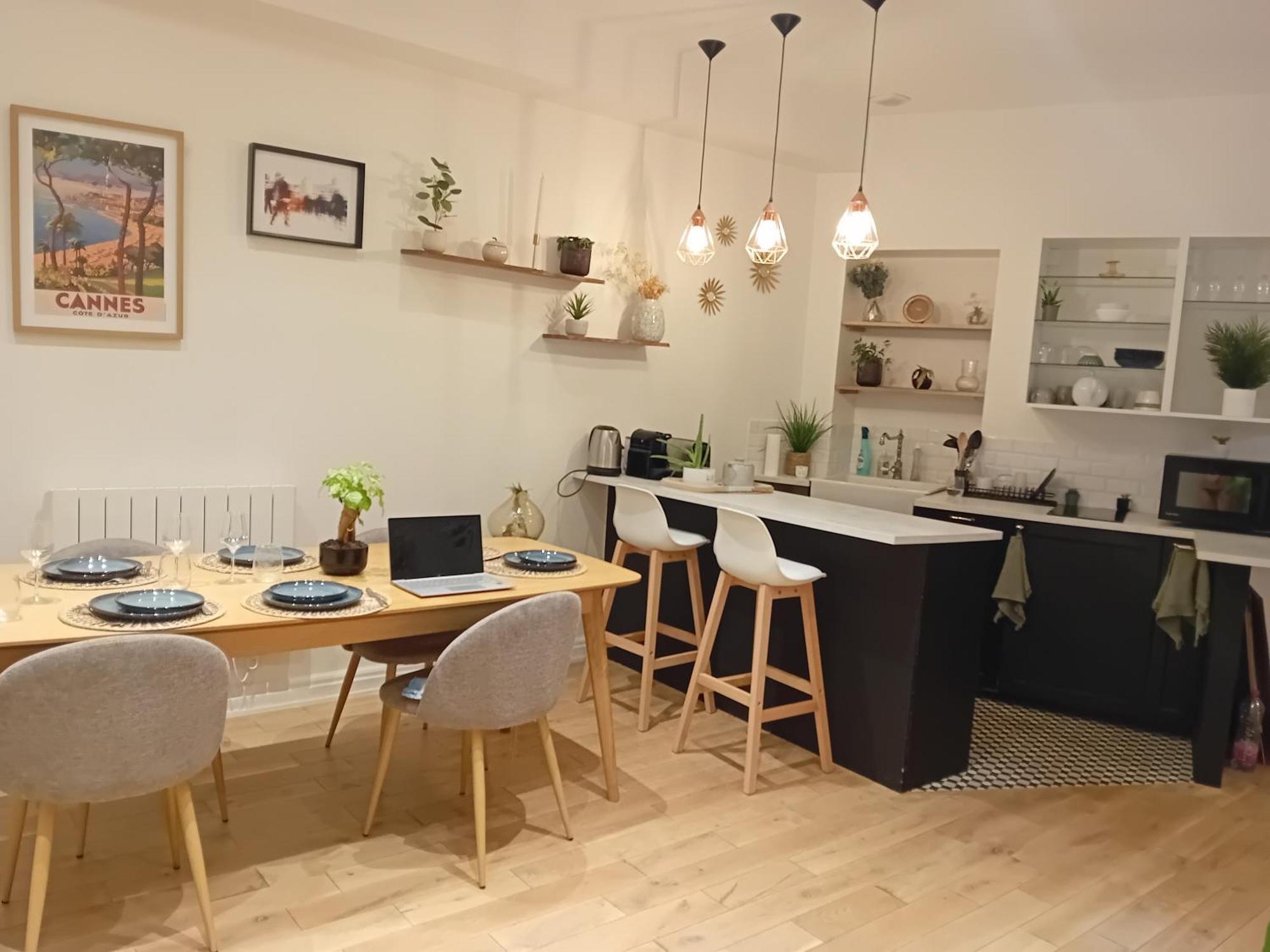 Apartment Center Paris, Amusing2bed Room,68sqm-5 Mins Eiffel Tour And Louvre Meusm ,gare Montparnasse ,front Metro Paris