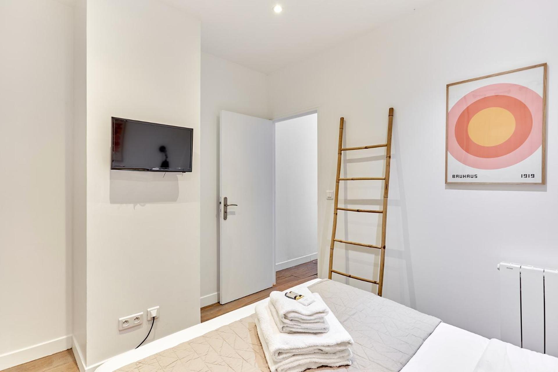 2 Bedrooms Center Of Apartment