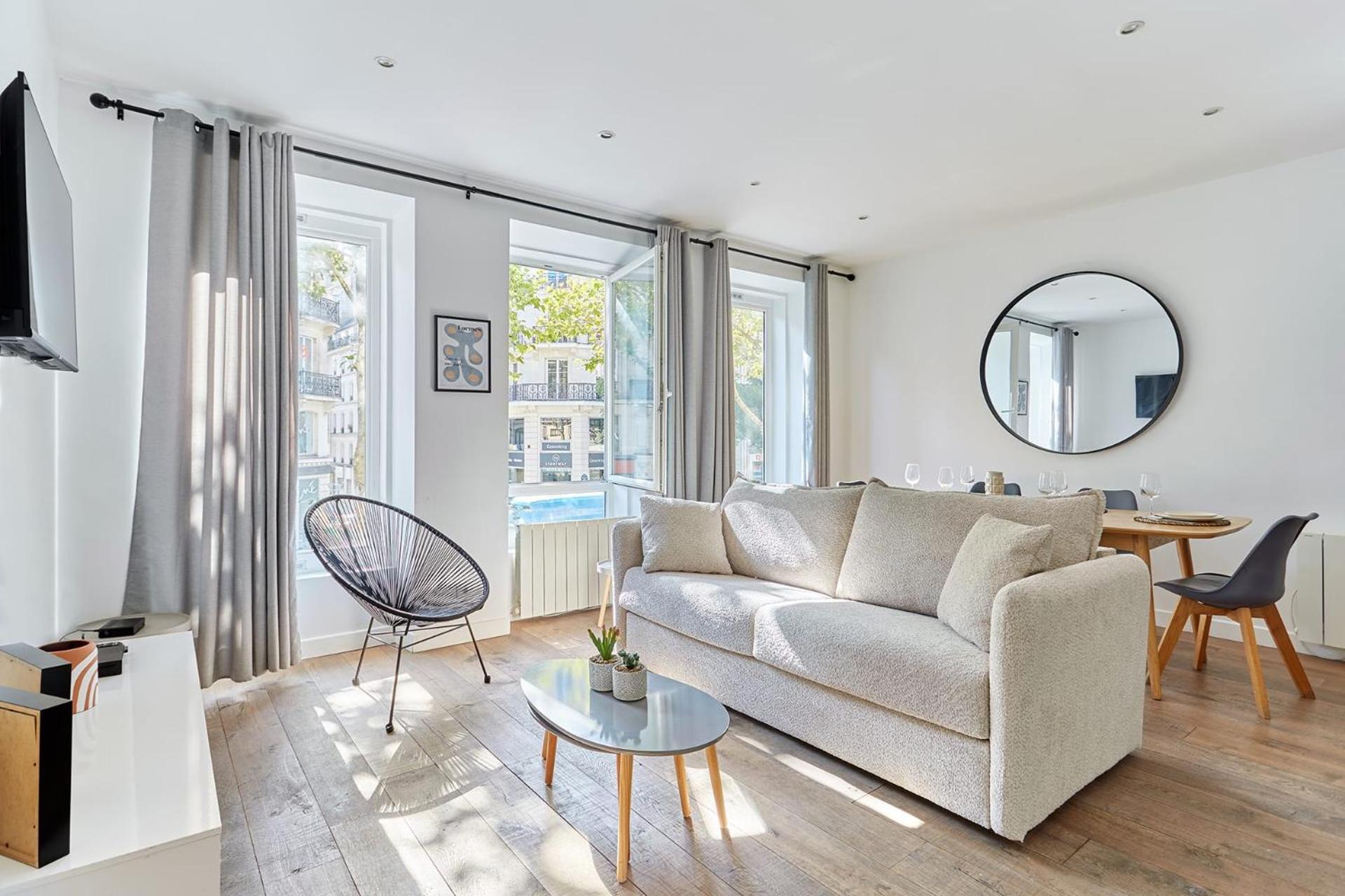 2 Bedrooms Center Of Apartment *