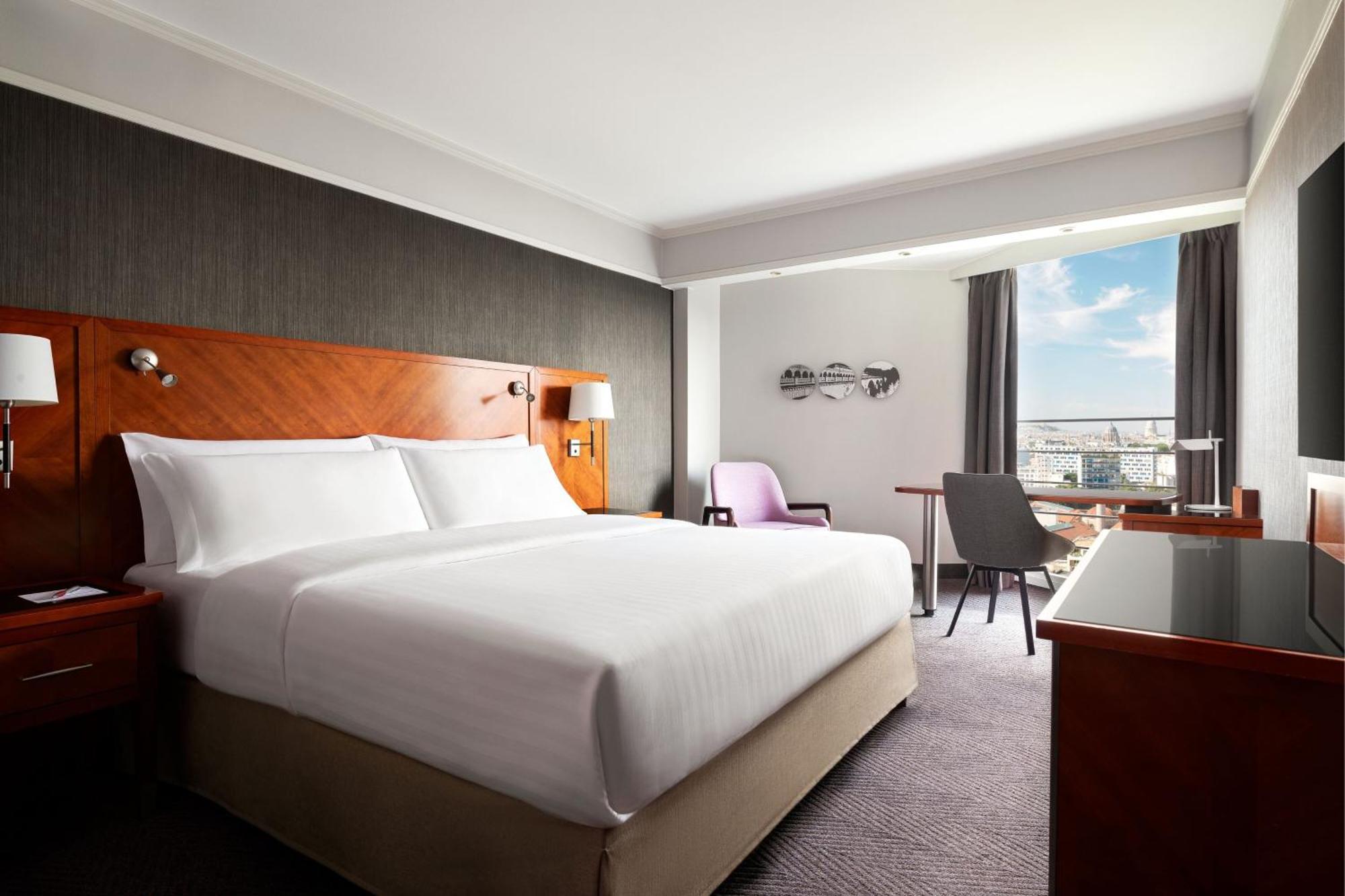Hotel Marriott Rive Gauche & Conference Center 4*