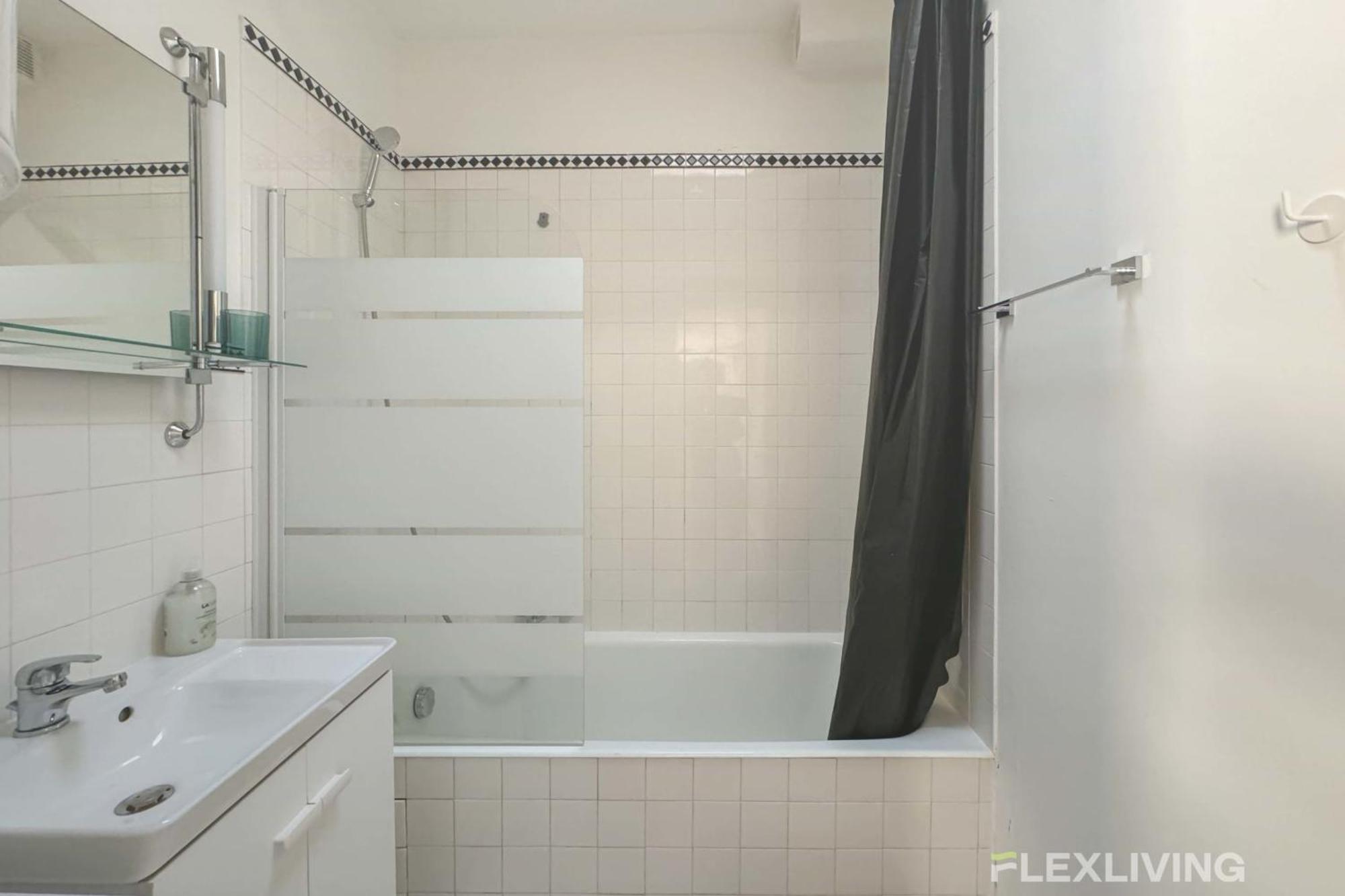 Flexliving - Whole Flat - Bausset Apartment Paris