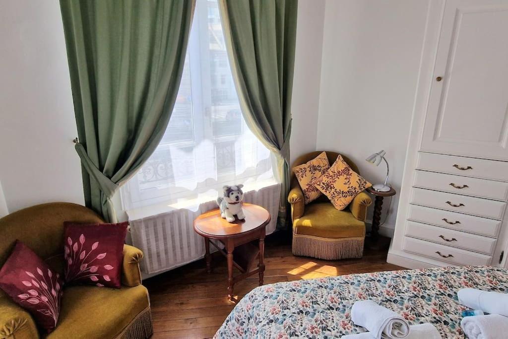 Christina : A Deux Pas De La Tour Eiffel Apartment