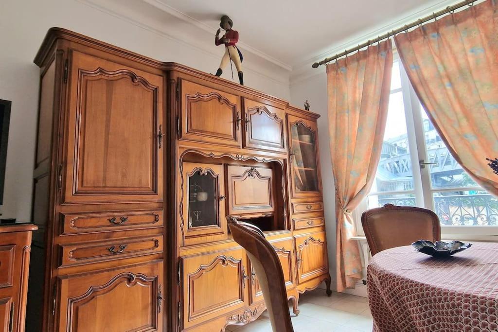Apartment Christina : A Deux Pas De La Tour Eiffel