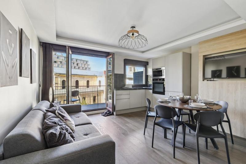 330 Pernet 3 : Elegance And Comfort In *