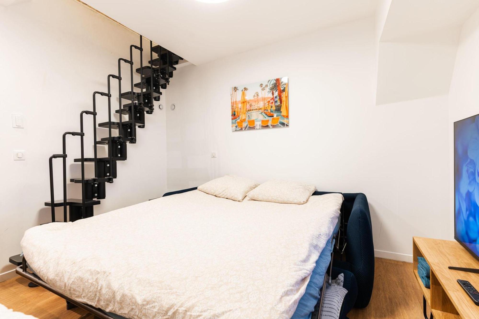 Apartment Loft 4 Bedroom Montmartre Pigalle Ac By Lcc Agency