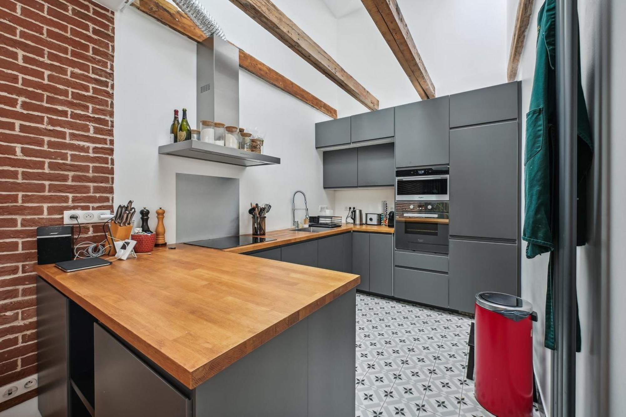 Appartement Grandeur Cachee Du 15e - Avec Parking